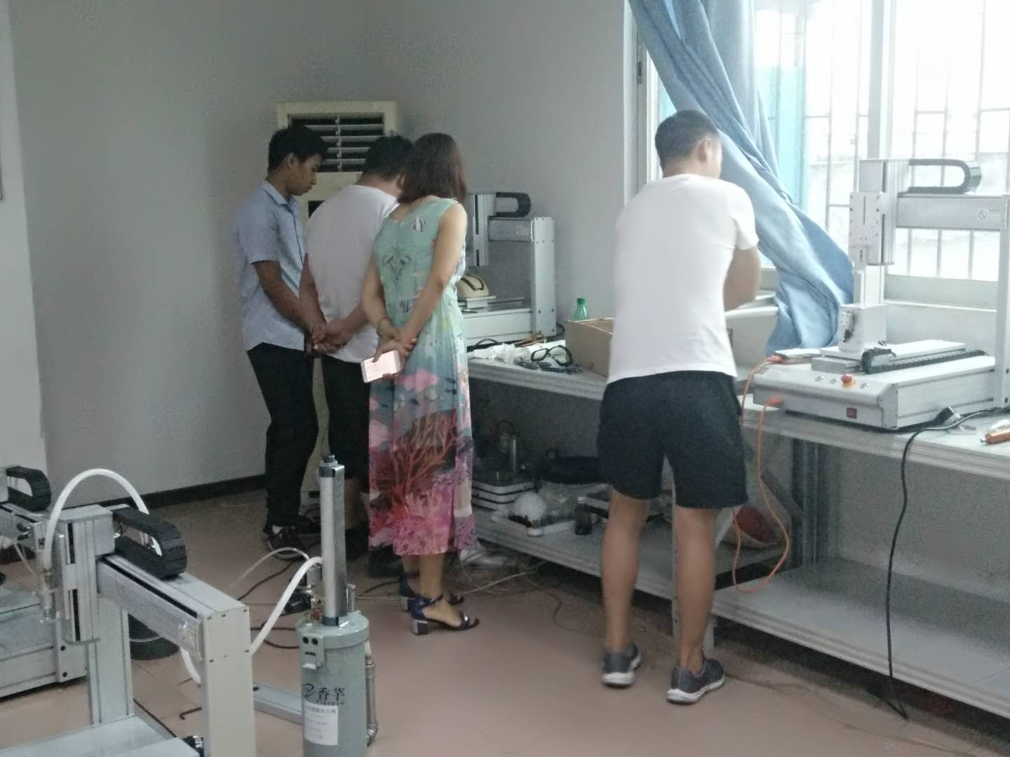 香芋機(jī)電客戶來(lái)訪! 香芋機(jī)電客戶來(lái)訪!